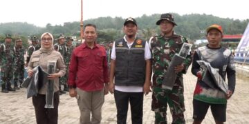 Wali Kota Kendari, Sudirman pimpin kegiatan Wisata Pungut Sampah di Teluk Kendari