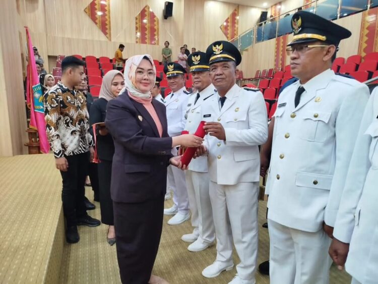 Wali Kota Kendari, Siska Karina Imran saat melantik 23 Pejabat lingkup Pemkot Kendari