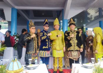 Bupati Konsel, Irham Kalenggo, dan Wakil Bupati, Wahyu Ade Pratama Imran, diperingatan HUT Sultra di Kolaka