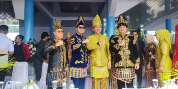 Bupati Konsel, Irham Kalenggo, dan Wakil Bupati, Wahyu Ade Pratama Imran, diperingatan HUT Sultra di Kolaka