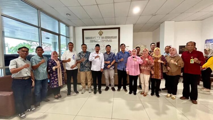 Wali Kota Kendari, Sudirman di Kantor BPK Sultra membahas hasil pemeriksaan laporan keuangan Pemkot Kendari tahun 2024