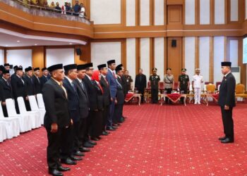 Gubernur Sulta, Mayjen TNI (Purn) Andi Sumangerukka melantik sejumlah Pejabat Eselon II lingkup Pemprov Sultra