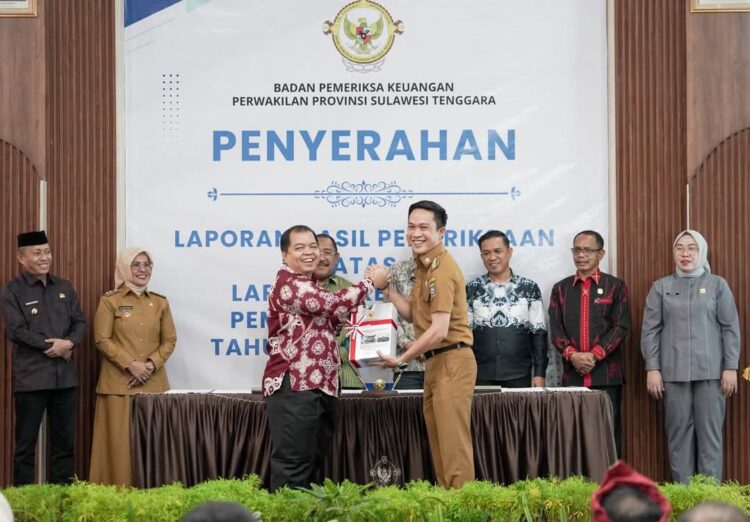 Bupati Konut, Ikbar menerima LHP dari BPK perwakilan Sultra