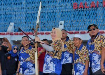 Wali Kota Kendari, Siska Karina Imran didampingi Wakil Wali Kota, Sudirman usai membuka Wali Kota Cup