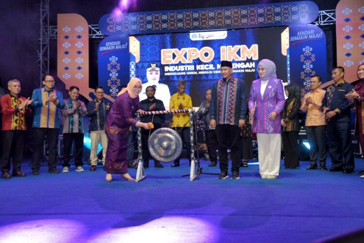 Wali Kota Kendari, Siska Karina Imran resmi membuka Expo IKM