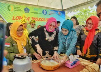 Wali Kota Angkat Makanan Khas Kendari Dalam Lomba Mosolori di Pantai Nambo