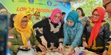 Wali Kota Angkat Makanan Khas Kendari Dalam Lomba Mosolori di Pantai Nambo