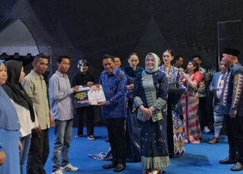 Tutup HUT Kendari, Wali Kota Salurkan Bantuan Modal 5 Juta Untuk 194 Pelaku UMKM