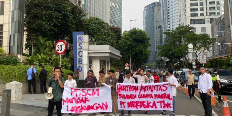 Perantara saat geruduk Kantor PT SCM di Jakarta