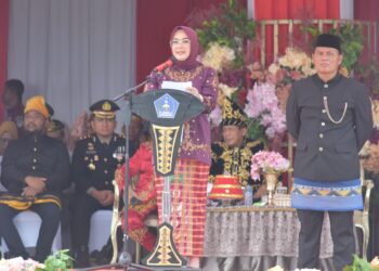Wali Kota Kendari, Siska Karina Imran saat memimpin upacara peringatan HUT Kendari ke 194