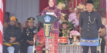 Wali Kota Kendari, Siska Karina Imran saat memimpin upacara peringatan HUT Kendari ke 194