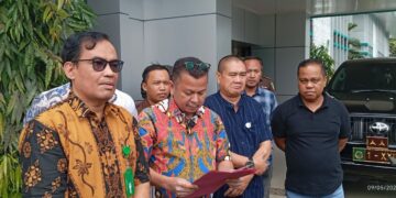 Aspidsus Kejati Sultra, Iwan Catur Karwayan didampingi Kasi Penkum, Dody terkait korupsi pertambangan Kolut
