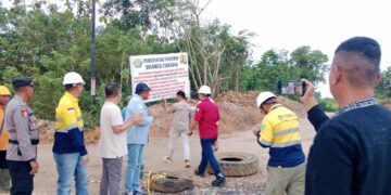 Pencabutan plang oleh Pemprov Sultra di jalan hauling PT Ifishdeco