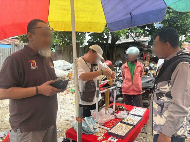 2 WNA asal Tiongkok saat diamankan Imigrasi Kendari