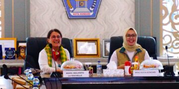 Wali Kota Kendari, Siska Karina Imran saat menerima kunjungan resmi Wakil Wali Kota La Rochelle Prancis, Sylvie Guery Gazeau