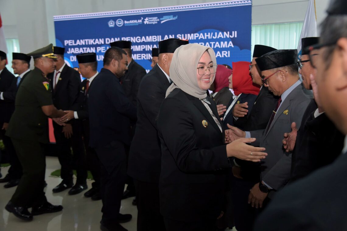 Wali Kota Kendari, Siska Karina Imran memberikan ucapan kepada 25 Pejabat Eselon II yang baru dilantik