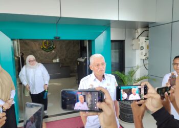 Sekda Asrun Lio usai diperiksa Penyidik Kejati Sultra