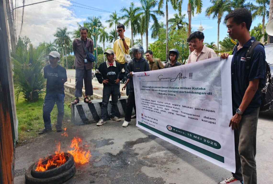 Kejati Sultra Didesak Tetapkan Tersangka Kawilker Irbar Pada Korupsi Pertambagan Kolut 10 AMIN Sultra saat demo depan Kejati Sultra terkait Kawilker Irbar