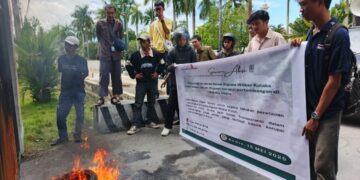 AMIN Sultra saat demo depan Kejati Sultra terkait Kawilker Irbar