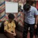 Pelaku tawuran di Tugu MTQ Kendari saat diamankan oleh guru