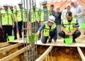 Peletakan batu pertama pembangunan perpustakaan oleh Wali Kota Kendari dan Wakil Wali Kota