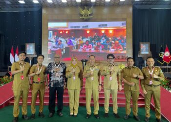 Wali Kota Kendari, Siska Karina Imran bersama gubernur menghadiri kegiatan Sarasehan Nasional