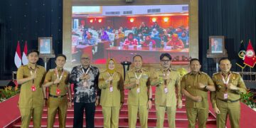 Wali Kota Kendari, Siska Karina Imran bersama gubernur menghadiri kegiatan Sarasehan Nasional