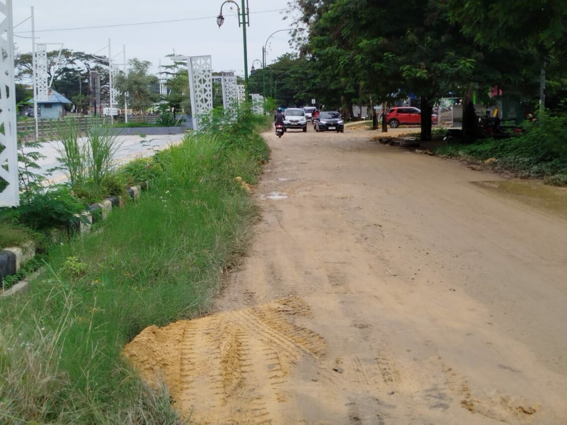 Jalan Antero Hamra yang mulai dikerjakan Pemkot Kendari dengan anggaran 3,1 miliar