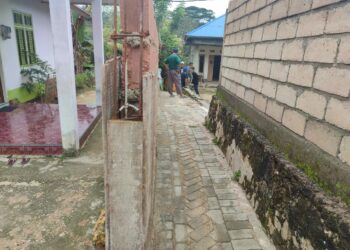 Jalan milik Pemkot yang ditutup oleh salah satu warga Alolama inisial B