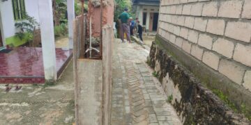 Jalan milik Pemkot yang ditutup oleh salah satu warga Alolama inisial B