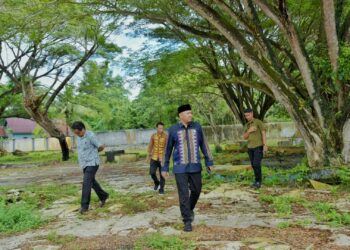 Wakil Wali Kota Kendari, Sudirman saat berkunjung di wisata Pantai Nambo