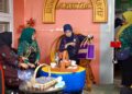 Ketu Dekranasda Kota Kendari, Shintya Putri Anawula Sudirman, saat melakukan kunjungan ke sejumlah pelaku UMKM dan rumah industri kreatif