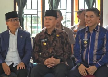 Mendes PDT, Yandri Susanto bersama Gubernur Sultra menyaksikan langsung pembentukan Koperasi Merah Putih di Desa Rambu-rambu Jaya, Konsel, Foto: Nardin Muis