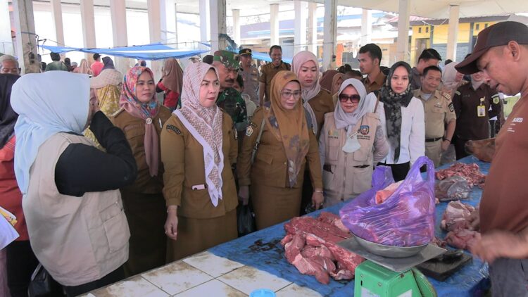 Pemda Konsel saat sidak di Pasar Andoolo Utama
