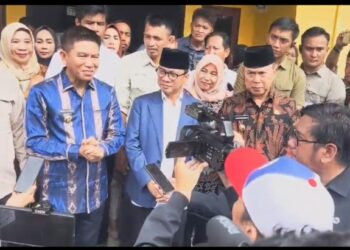 Mendes PDT, Yandri Susanto menyaksikan langsung pembentukan Koperasi Merah Putih di Sultra, khususnya Konsel, Foto: Nardin Muis