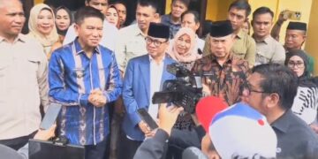 Mendes PDT, Yandri Susanto menyaksikan langsung pembentukan Koperasi Merah Putih di Sultra, khususnya Konsel, Foto: Nardin Muis