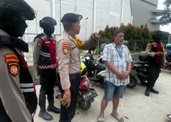 Polda Sultra saat menertibkan sejumlah parkir liar di Kendari