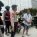 Polda Sultra saat menertibkan sejumlah parkir liar di Kendari