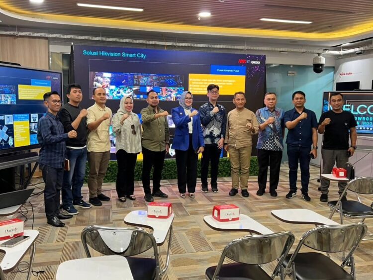 Pemkot Kendari dipimpin Wali Kota, Siska Karina Imran mengunjungi Kantor Hikvision Indonesia