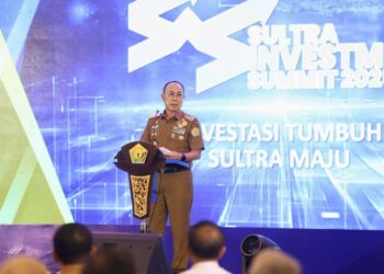Gubernur Sultra, Mayjen TNI (Purn) Andi Sumangerukka