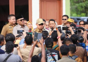 Gubernur Sultra saat meninjau aset Pemprov Sultra di Nanga-nanga