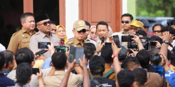 Gubernur Sultra saat meninjau aset Pemprov Sultra di Nanga-nanga