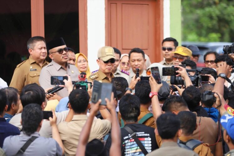 Gubernur Sultra saat meninjau aset Pemprov Sultra di Nanga-nanga