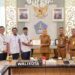 Wali Kota Kendari, Siska Karina Imran menerima hasil penilaian kepatuhan dari Ombudsman Sultra