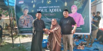 Kapolsek Pamalaa, Iptu Maharani, SH, menyerahkan secara simbolis daging qurban