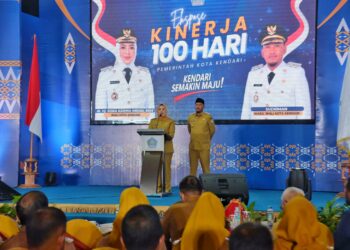 Wali Kota Kendari, Siska Karina Imran didampingi Wakil Wali Kota, Sudirman memaparkan capaian kerja 100 hari