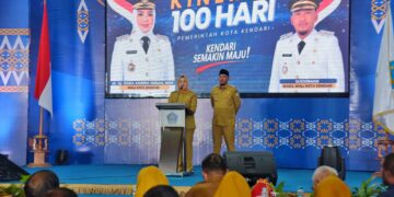 Wali Kota Kendari, Siska Karina Imran didampingi Wakil Wali Kota, Sudirman memaparkan capaian kerja 100 hari