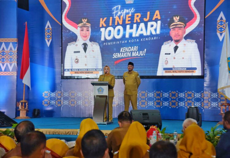 Wali Kota Kendari, Siska Karina Imran didampingi Wakil Wali Kota, Sudirman memaparkan capaian kerja 100 hari