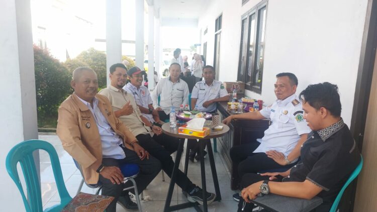 Pengurus KSMI Sultra saat menemui Dewan Pembina, Yusran Akbar