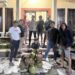 Pelaku IK bersama barang bukti, saat diamankan di Polres Kolaka